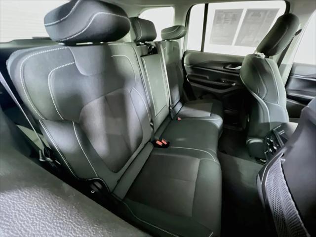 2023 Jeep Grand Cherokee Laredo 4x4