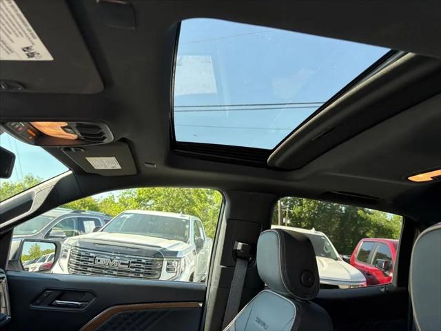 2025 GMC Canyon 4WD Denali