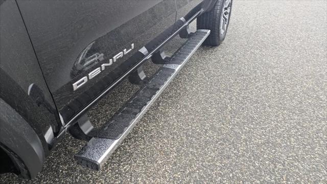 2023 GMC Canyon 4WD Crew Cab Short Box Denali