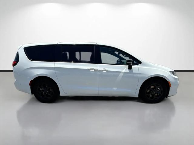 2024 Chrysler Pacifica Hybrid S Appearance Pkg