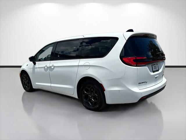 2024 Chrysler Pacifica Hybrid S Appearance Pkg