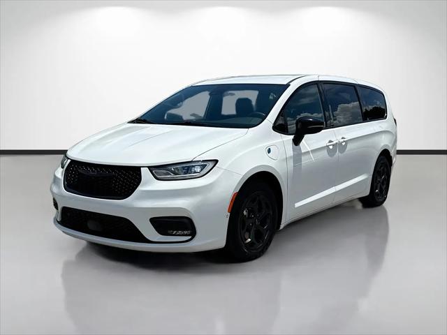 2024 Chrysler Pacifica Hybrid S Appearance Pkg