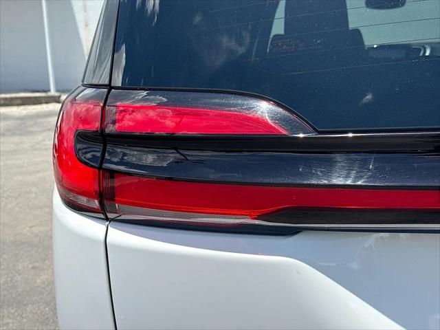2024 Chrysler Pacifica Hybrid S Appearance Pkg