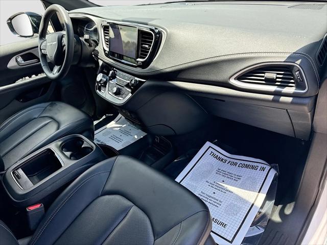 2024 Chrysler Pacifica Hybrid S Appearance Pkg