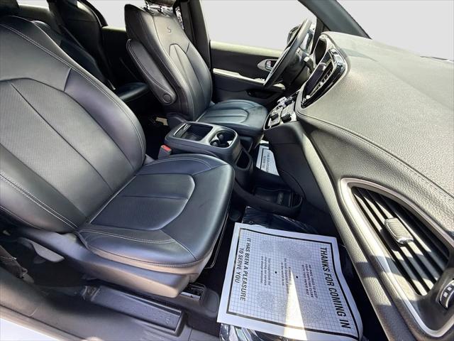 2024 Chrysler Pacifica Hybrid S Appearance Pkg