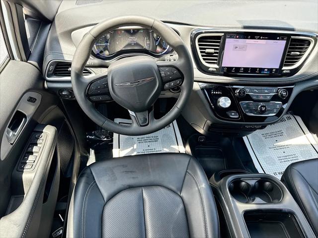 2024 Chrysler Pacifica Hybrid S Appearance Pkg