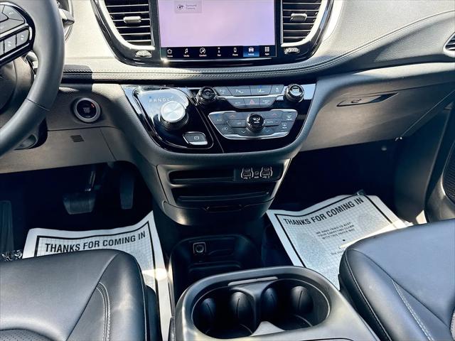 2024 Chrysler Pacifica Hybrid S Appearance Pkg