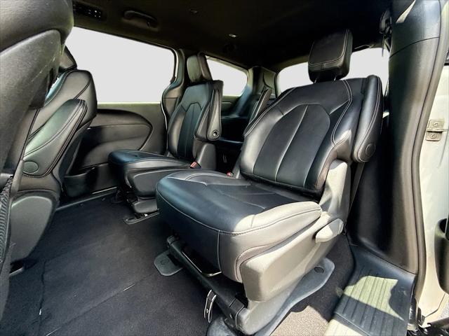 2024 Chrysler Pacifica Hybrid S Appearance Pkg