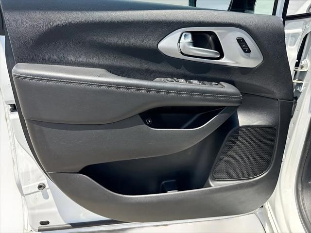 2024 Chrysler Pacifica Hybrid S Appearance Pkg