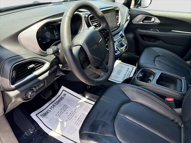 2024 Chrysler Pacifica Hybrid S Appearance Pkg