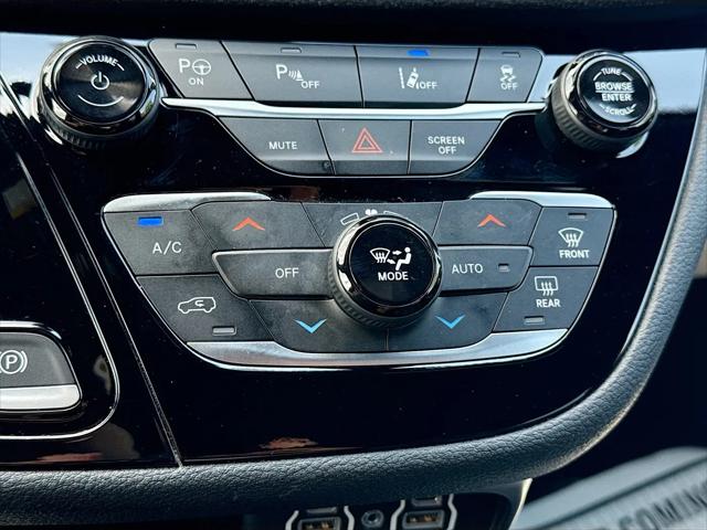 2024 Chrysler Pacifica Hybrid S Appearance Pkg