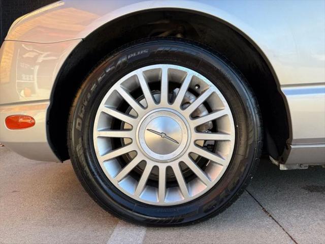 2004 Ford Thunderbird Base