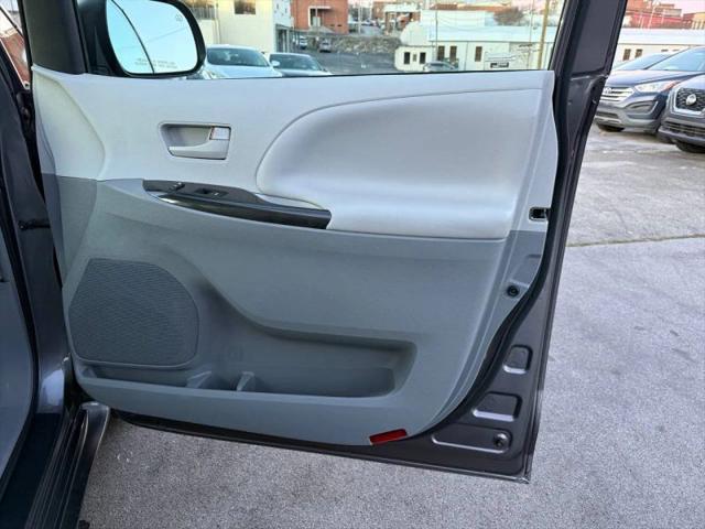 2014 Toyota Sienna LE V6 7 Passenger Mobility