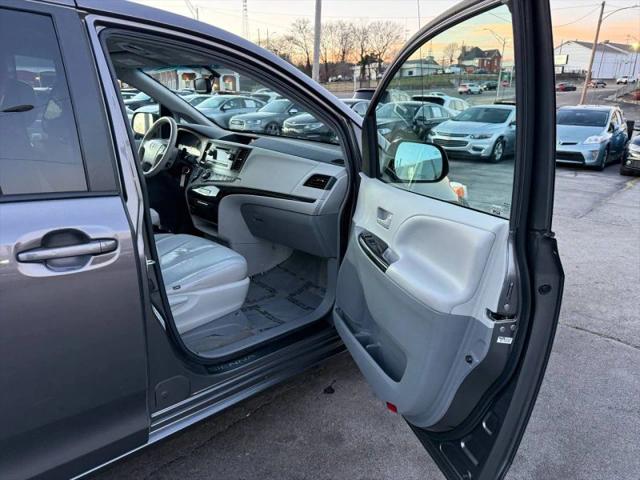2014 Toyota Sienna LE V6 7 Passenger Mobility