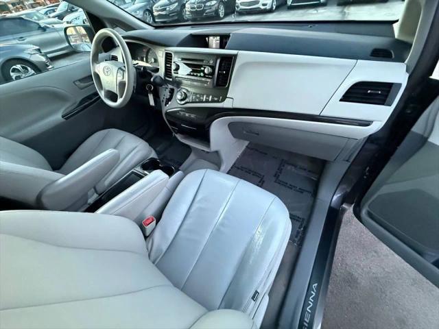 2014 Toyota Sienna LE V6 7 Passenger Mobility