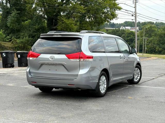 2013 Toyota Sienna XLE V6 8 Passenger