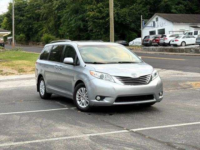 2013 Toyota Sienna XLE V6 8 Passenger
