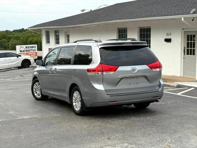 2013 Toyota Sienna XLE V6 8 Passenger