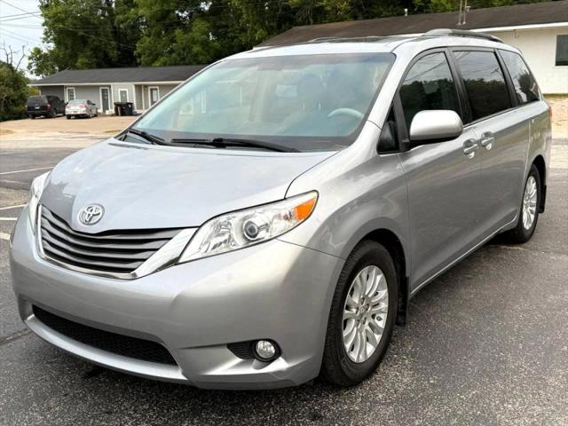 2013 Toyota Sienna XLE V6 8 Passenger