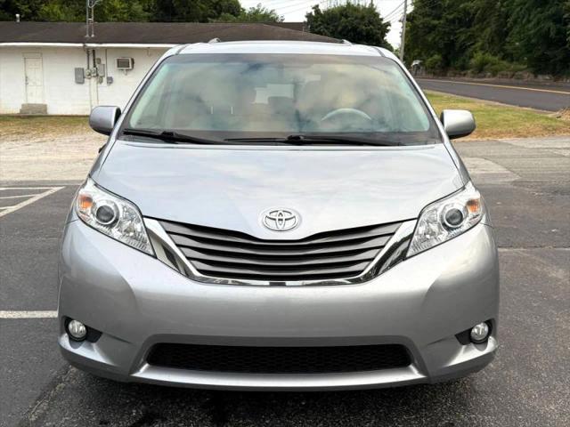 2013 Toyota Sienna XLE V6 8 Passenger