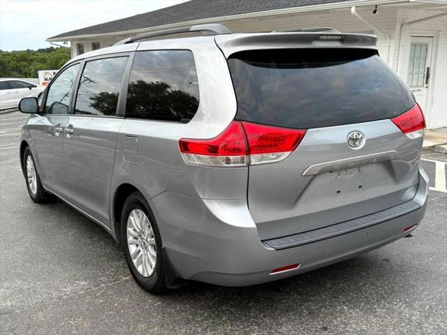 2013 Toyota Sienna XLE V6 8 Passenger