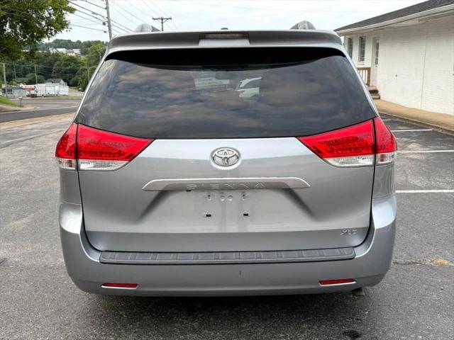 2013 Toyota Sienna XLE V6 8 Passenger