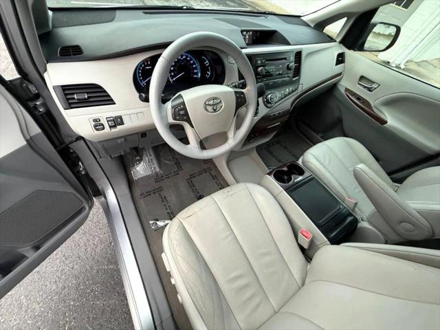 2013 Toyota Sienna XLE V6 8 Passenger