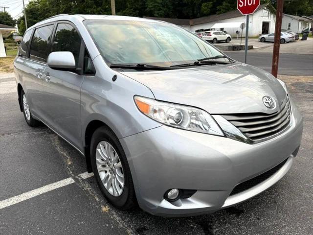 2013 Toyota Sienna XLE V6 8 Passenger