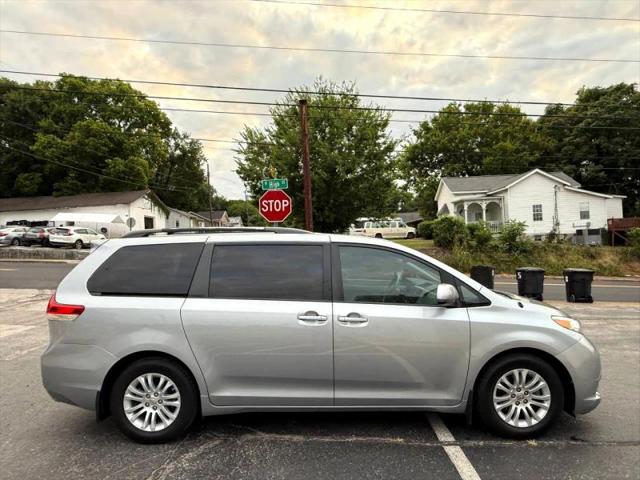 2013 Toyota Sienna XLE V6 8 Passenger