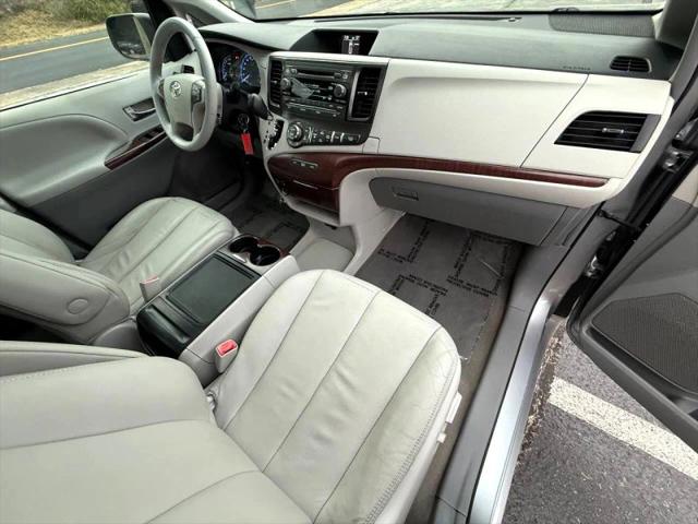 2013 Toyota Sienna XLE V6 8 Passenger