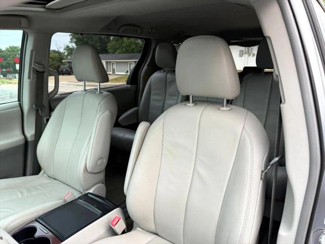 2013 Toyota Sienna XLE V6 8 Passenger