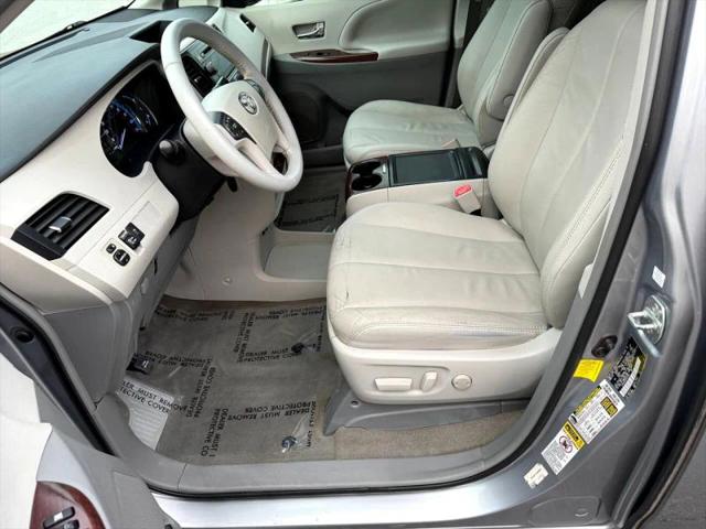 2013 Toyota Sienna XLE V6 8 Passenger