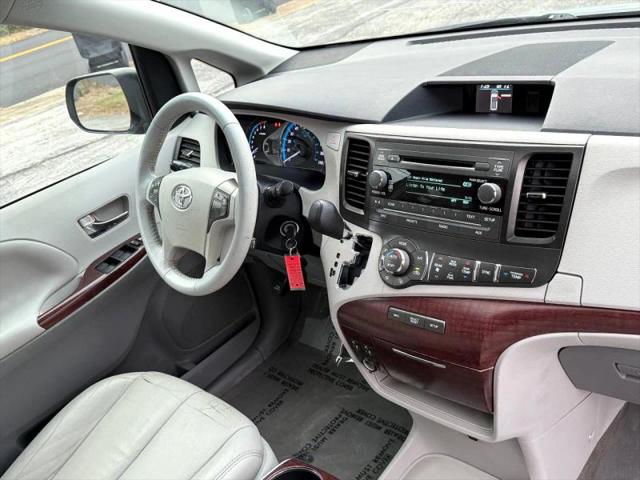 2013 Toyota Sienna XLE V6 8 Passenger