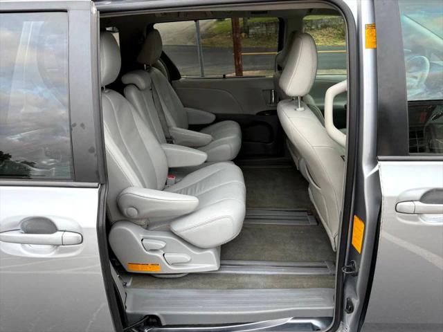 2013 Toyota Sienna XLE V6 8 Passenger