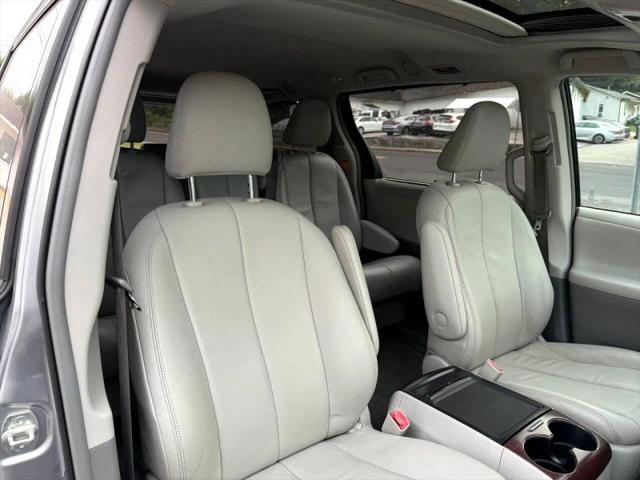 2013 Toyota Sienna XLE V6 8 Passenger