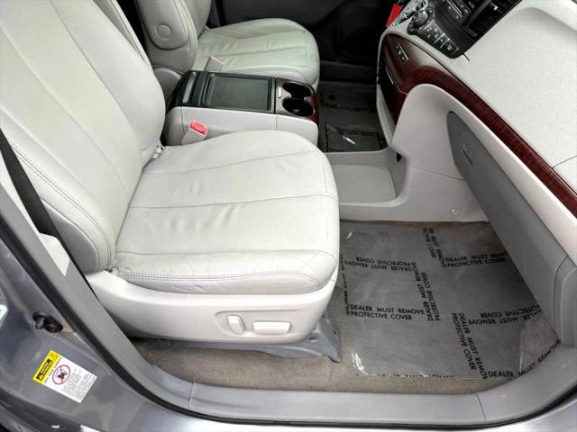 2013 Toyota Sienna XLE V6 8 Passenger