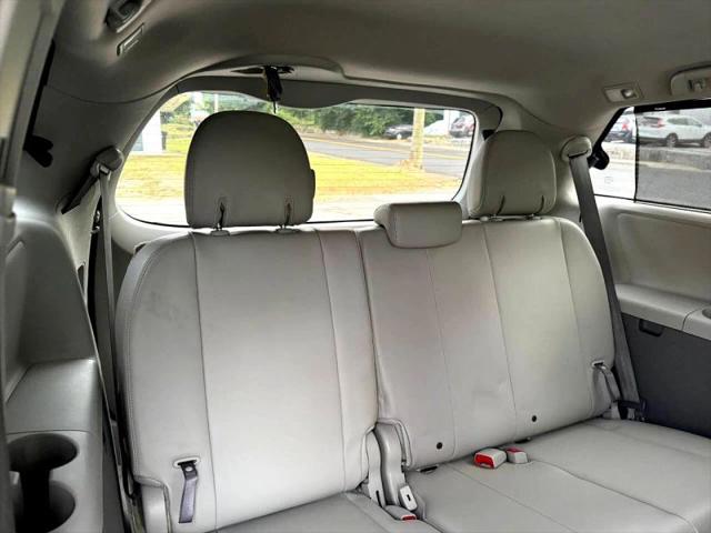 2013 Toyota Sienna XLE V6 8 Passenger