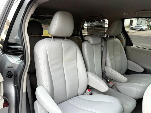 2013 Toyota Sienna XLE V6 8 Passenger