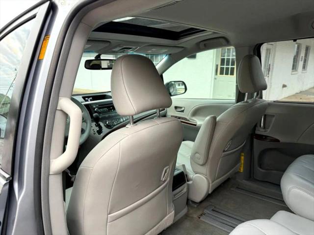 2013 Toyota Sienna XLE V6 8 Passenger