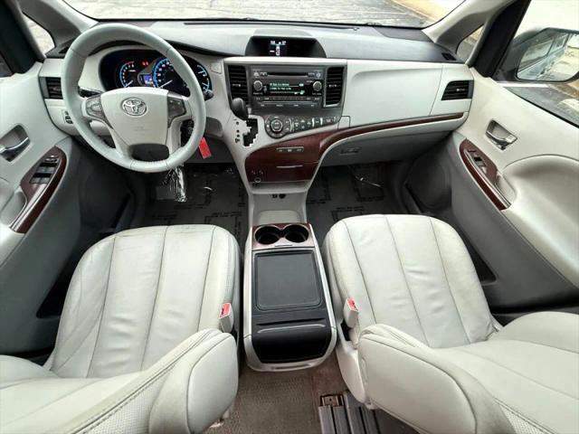2013 Toyota Sienna XLE V6 8 Passenger