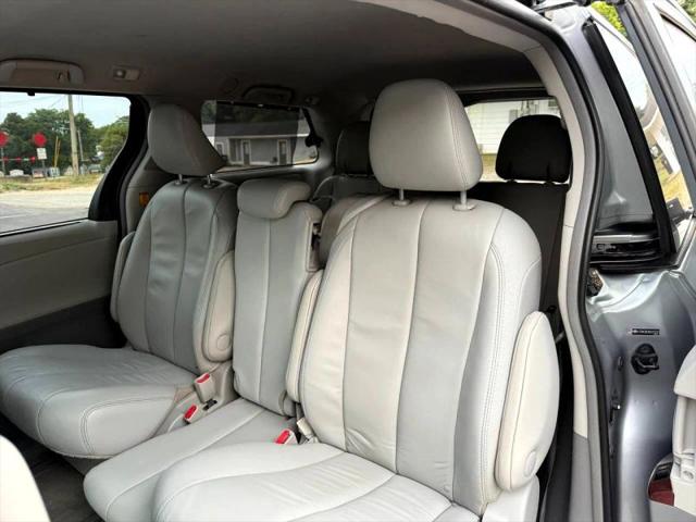 2013 Toyota Sienna XLE V6 8 Passenger