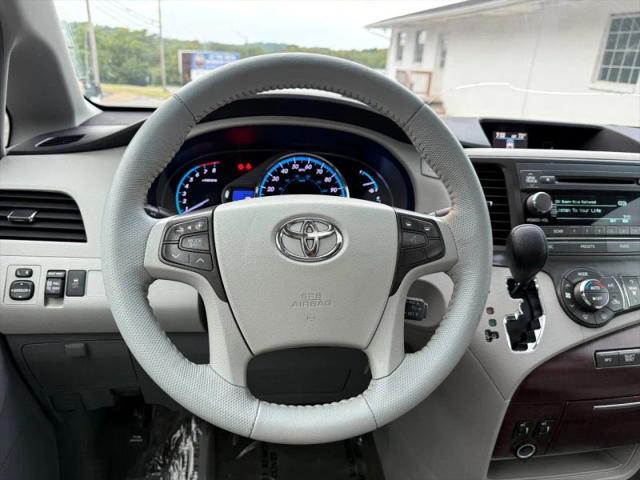 2013 Toyota Sienna XLE V6 8 Passenger