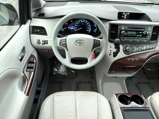 2013 Toyota Sienna XLE V6 8 Passenger