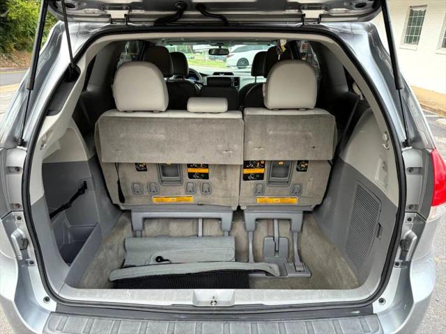 2013 Toyota Sienna XLE V6 8 Passenger