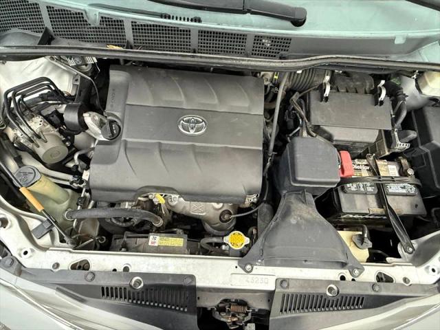 2013 Toyota Sienna XLE V6 8 Passenger
