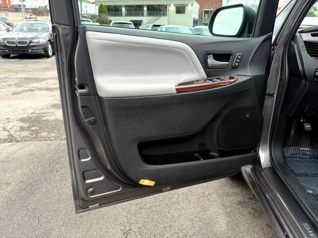 2017 Toyota Sienna Limited 7 Passenger