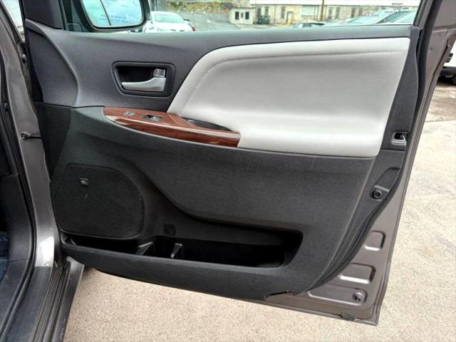 2017 Toyota Sienna Limited 7 Passenger