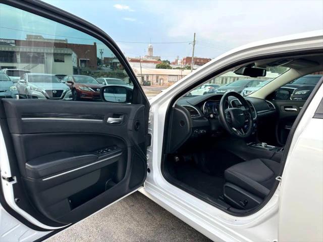 2018 Chrysler 300 Touring