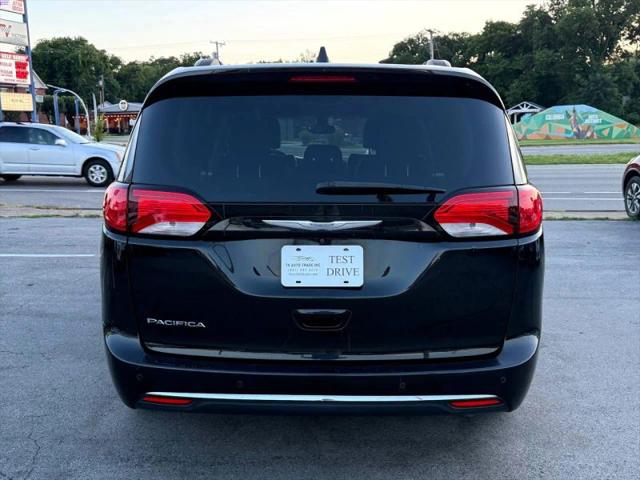 2017 Chrysler Pacifica Touring-L