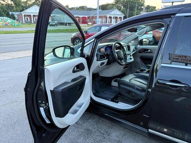 2017 Chrysler Pacifica Touring-L